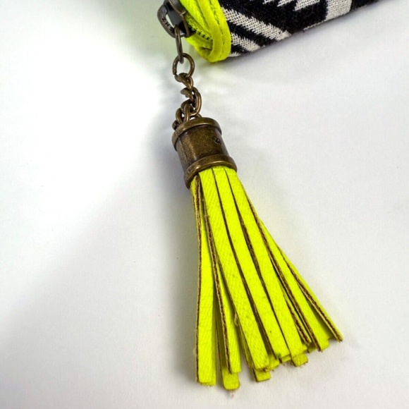 EUC Rip Curl Bonita Tribal Print Wallet Full Size Zip Closure Tassel Pull 🌿✨ - Picture 2 of 9